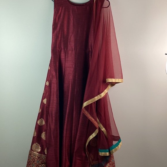 Indian wedding party ethnic silk long gown dress - Picture 5 of 5